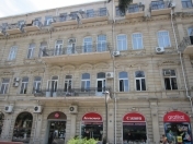 Satılır 6 otaqlı 220 m2 köhnə tikili Sahil m.