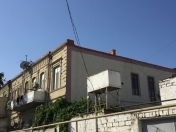 Satılır 2 otaqlı 70 m2 köhnə tikili Axundov bağı