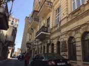 Satılır 6 otaqlı 200 m2 köhnə tikili Sahil m.