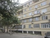 Satılır 2 otaqlı 50 m2 köhnə tikili Elmlər Akademiyası m.