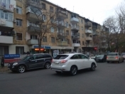 Satılır 2 otaqlı 60 m2 köhnə tikili Elmlər Akademiyası m.