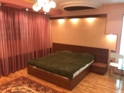 İcarəyə verilir 5 otaqlı 200 m2 köhnə tikili Fəvvarələr meydanı