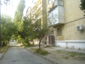 Satılır 2 otaqlı 70 m2 köhnə tikili Ukrayna dairəsi