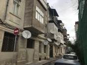 İcarəyə verilir 3 otaqlı 89 m2 köhnə tikili İçəri Şəhər m.