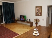 Satılır 9 otaqlı 350 m2 villa Rəsulzadə