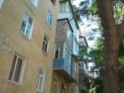 Satılır 1 otaqlı 35 m2 köhnə tikili Elmlər Akademiyası m.