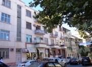 İcarəyə verilir 2 otaqlı 55 m2 köhnə tikili İçəri Şəhər