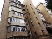 Satılır 4 otaqlı 270 m2 köhnə tikili Axundov bağı