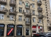 İcarəyə verilir 4 otaqlı 140 m2 köhnə tikili İçəri Şəhər m.