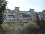 İcarəyə verilir 3 otaqlı 80 m2 köhnə tikili İnşaatçılar m.