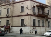 Satılır 3 otaqlı 72 m2 köhnə tikili Səbail r.