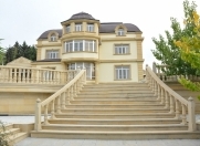 Satılır 8 otaqlı 800 m2 bağ evi Novxanı