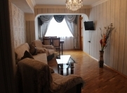 Satılır 3 otaqlı 75 m2 köhnə tikili Ayna Sultanova heykəli