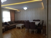 Satılır 5 otaqlı 135 m2 köhnə tikili Ayna Sultanova heykəli