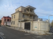 Satılır 7 otaqlı 350 m2 villa Rəsulzadə