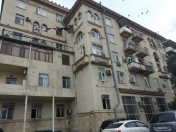 Satılır 3 otaqlı 110 m2 köhnə tikili Dövlət Statistika Komitəsi