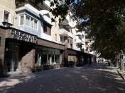 Satılır 2 otaqlı 60 m2 köhnə tikili Space TV