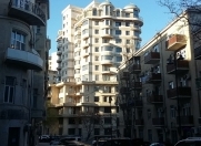 Satılır 5 otaqlı 239 m2 yeni tikili Axundov bağı