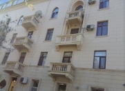 Satılır 2 otaqlı 60 m2 köhnə tikili İncəsənət və Mədəniyyət Un.