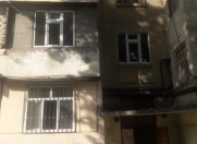 Satılır 3 otaqlı 75 m2 köhnə tikili Xalqlar Dostluğu m.