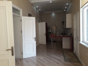 Satılır 5 otaqlı 130 m2 köhnə tikili Sahil m.