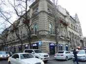 İcarəyə verilir 2 otaqlı 105 m2 köhnə tikili Sahil m.