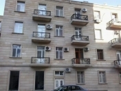 İcarəyə verilir 3 otaqlı 75 m2 köhnə tikili Hilton otel