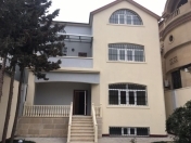 Satılır 10 otaqlı 500 m2 villa Zərifə Əliyeva adına park