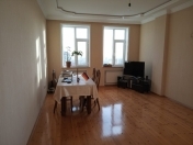 İcarəyə verilir 3 otaqlı 120 m2 yeni tikili Memar Əcəmi m.