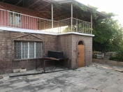 Satılır 4 otaqlı 200 m2 bağ evi Saray