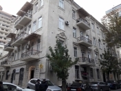Satılır 2 otaqlı 60 m2 köhnə tikili Səbail r.