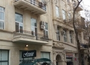 İcarəyə verilir 4 otaqlı 230 m2 köhnə tikili Sahil m.