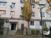 Satılır 4 otaqlı 100 m2 köhnə tikili Bakıxanov