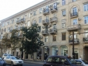 İcarəyə verilir 3 otaqlı 120 m2 köhnə tikili Nizami kinoteatrı