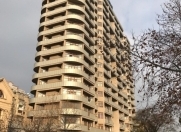 Satılır 4 otaqlı 200 m2 yeni tikili Tibb Universiteti