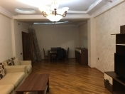 İcarəyə verilir 3 otaqlı 150 m2 yeni tikili Ayna Sultanova heykəli