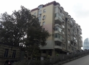 Satılır 4 otaqlı 168 m2 yeni tikili Axundov bağı