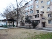 Satılır 1 otaqlı 42 m2 köhnə tikili İnşaatçılar m.