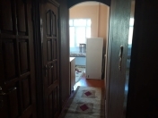 Satılır 2 otaqlı 70 m2 köhnə tikili Neapol dairəsi