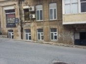 Satılır 4 otaqlı 86 m2 köhnə tikili İçəri Şəhər m.