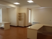 İcarəyə verilir 1 otaqlı 50 m2 ofis Şah İsmayıl Xətai m.