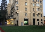 İcarəyə verilir 2 otaqlı 70 m2 köhnə tikili Səbail r.
