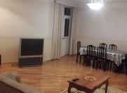 İcarəyə verilir 3 otaqlı 130 m2 yeni tikili Nərimanov heykəli