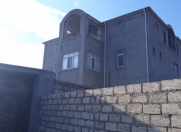 Satılır 8 otaqlı 600 m2 həyət evi Saray