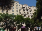 Satılır 2 otaqlı 46 m2 köhnə tikili Elmlər Akademiyası m.
