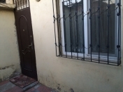 Satılır 2 otaqlı 100 m2 həyət evi Çıraq Plaza