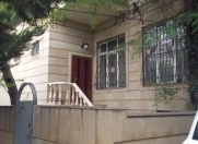 Satılır 4 otaqlı 120 m2 köhnə tikili Nizami m.