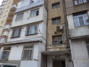 Satılır 4 otaqlı 100 m2 köhnə tikili Xalqlar Dostluğu m.