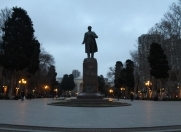 İcarəyə verilir 5 otaqlı 460 m2 yeni tikili 28 May m.