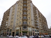 İcarəyə verilir 4 otaqlı 200 m2 yeni tikili Səbail r.